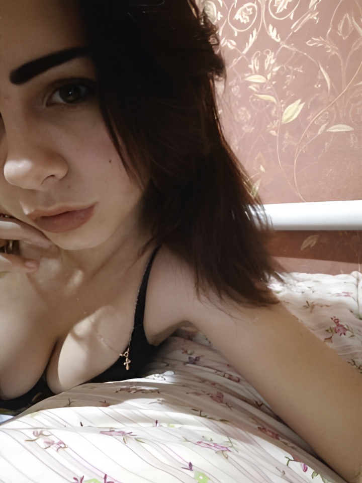 Юлия привлекальеная девушка из Нового уренгоя цена от 10000 руб