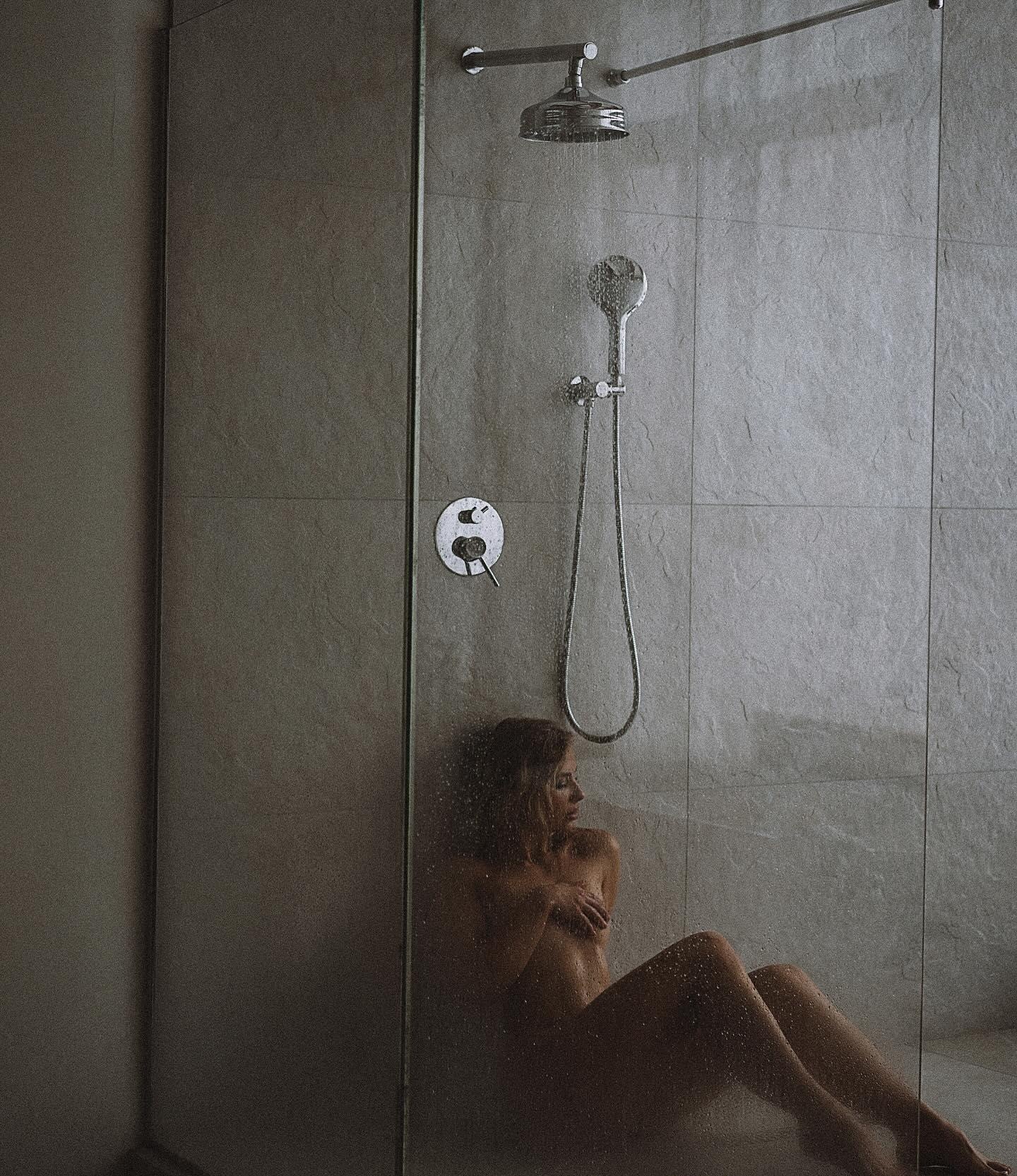 Джулиана привлекальеная девушка из Нового уренгоя цена от 4000 руб