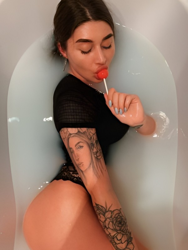 Зиглинда привлекательная девушка из Нового уренгоя цена от 4000 руб