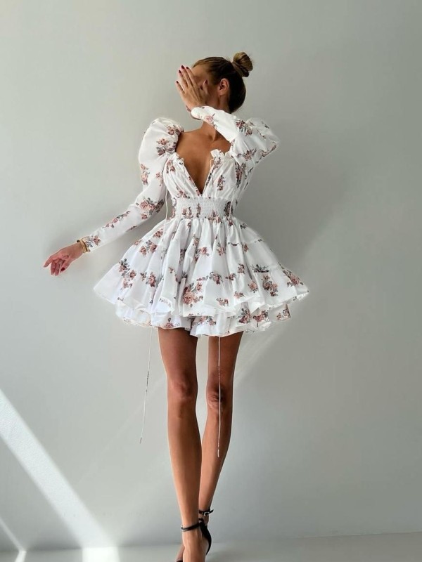 Юля привлекательная девушка из Нового уренгоя цена от 8000 руб